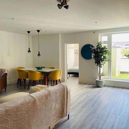 Apartamento Stunning Huge Openplan 2Bed Flat Woking Exterior foto