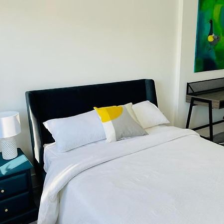 Apartamento Stunning Huge Openplan 2Bed Flat Woking Exterior foto