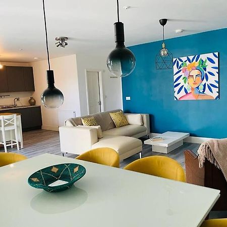 Apartamento Stunning Huge Openplan 2Bed Flat Woking Exterior foto