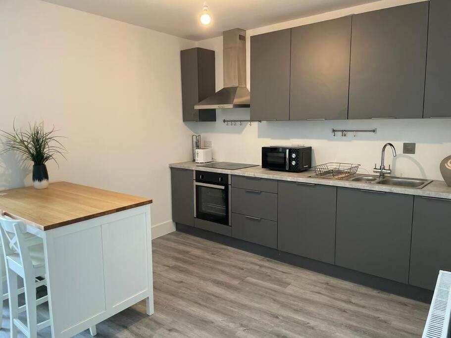Apartamento Stunning Huge Openplan 2Bed Flat Woking Exterior foto