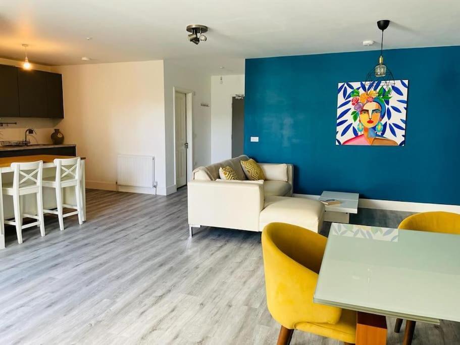 Apartamento Stunning Huge Openplan 2Bed Flat Woking Exterior foto