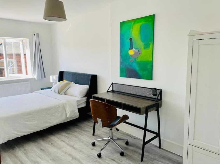 Apartamento Stunning Huge Openplan 2Bed Flat Woking Exterior foto