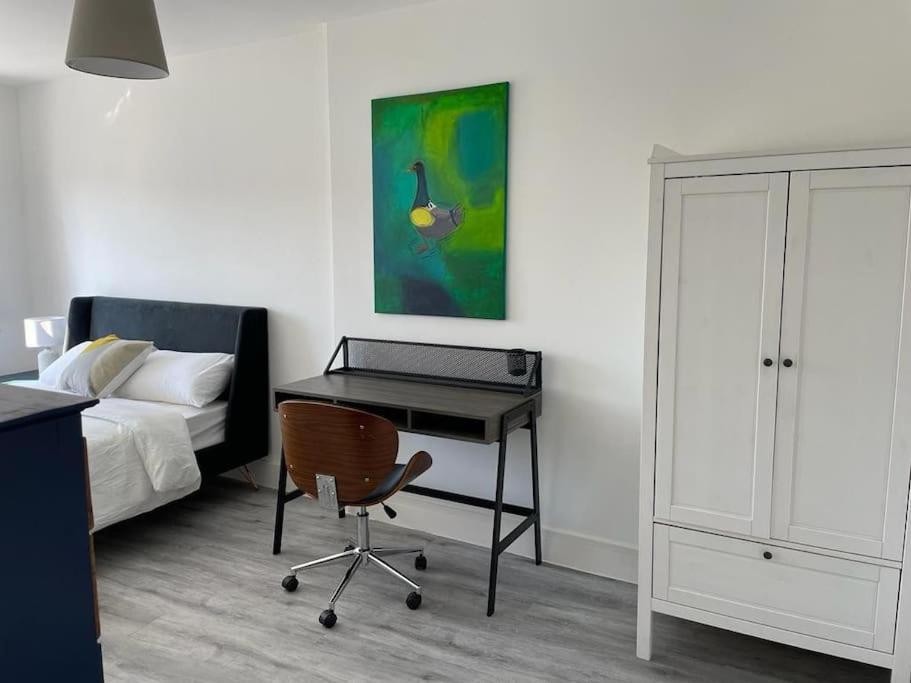 Apartamento Stunning Huge Openplan 2Bed Flat Woking Exterior foto
