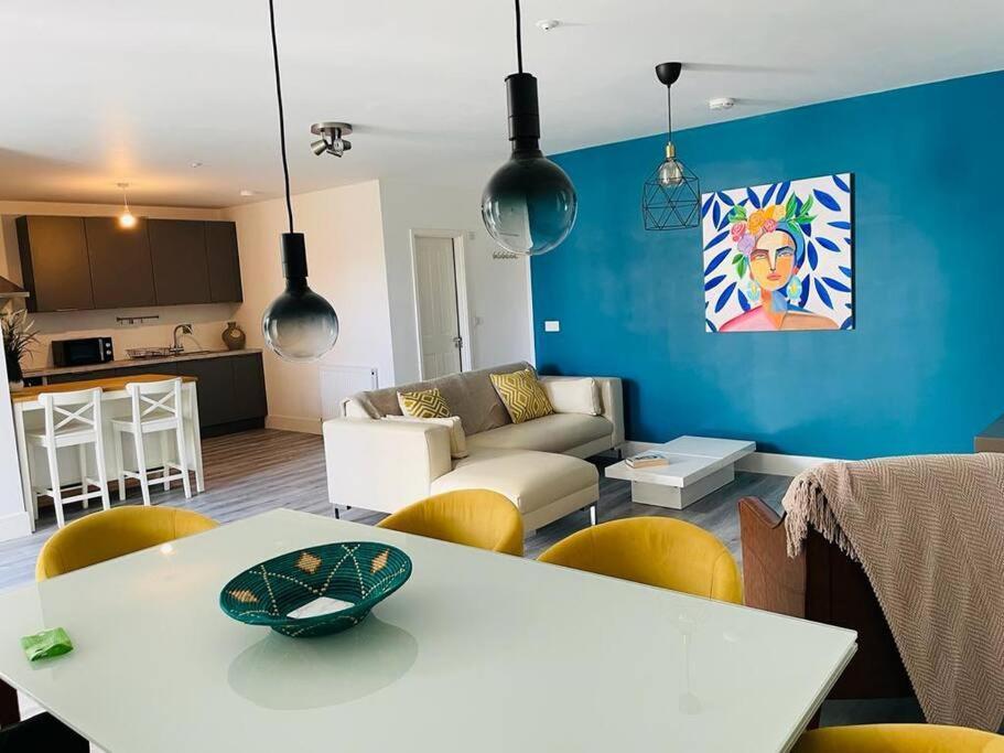 Apartamento Stunning Huge Openplan 2Bed Flat Woking Exterior foto