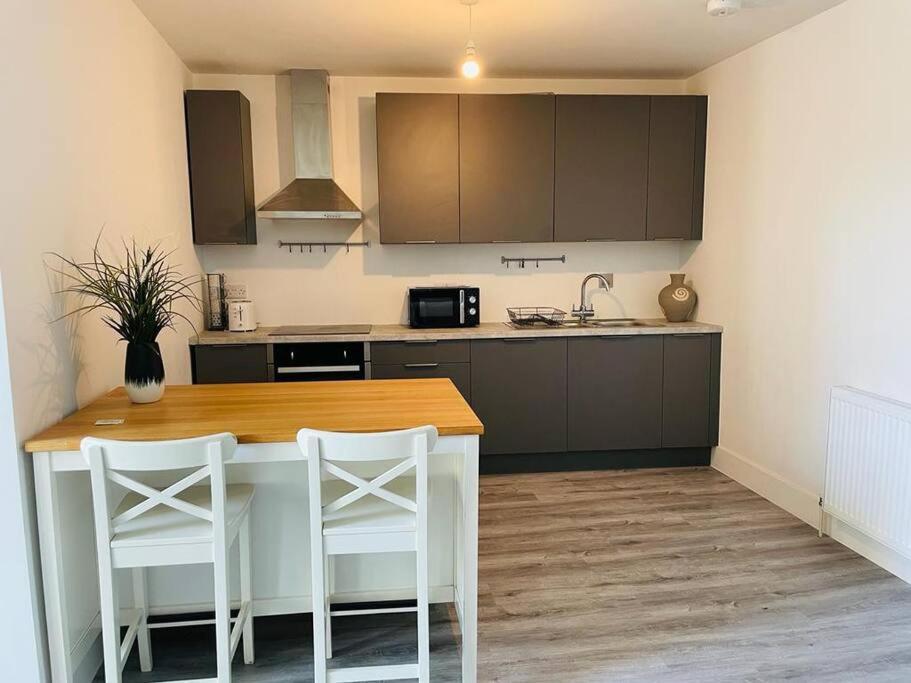 Apartamento Stunning Huge Openplan 2Bed Flat Woking Exterior foto