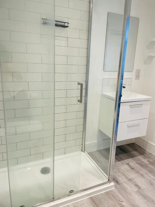 Apartamento Stunning Huge Openplan 2Bed Flat Woking Exterior foto