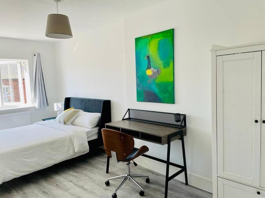 Apartamento Stunning Huge Openplan 2Bed Flat Woking Exterior foto